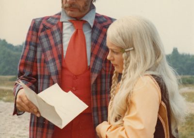 Ton Lensink en Maroesja op de set van Tita Tovenaar (1973)