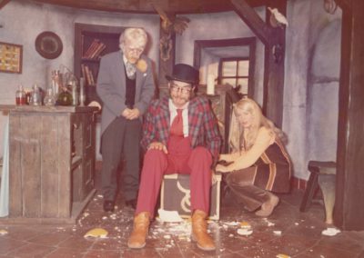 Henk Votel, Ton Lensink en Maroesja op de set van Tita Tovenaar (1973)