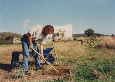 Geertjan graven en bouwen in Lachania (1997)